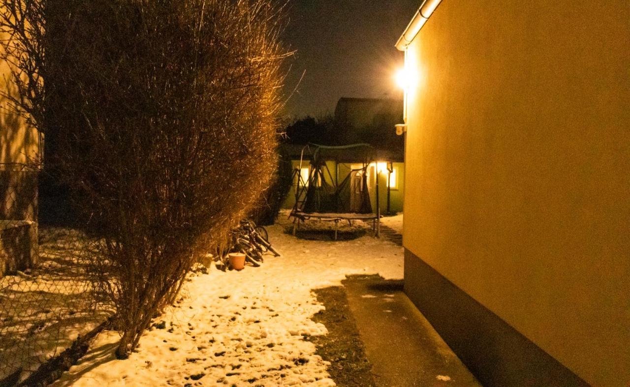 Small-Comfy Guest House In Donaustadt Garden - Not Shared! Viena Exterior foto