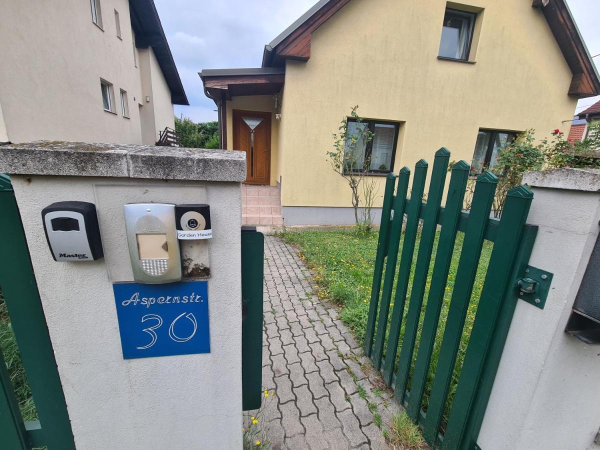 Small-Comfy Guest House In Donaustadt Garden - Not Shared! Viena Exterior foto