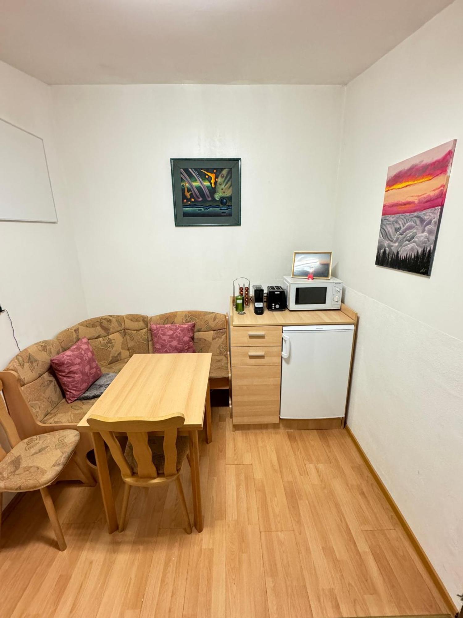 Small-Comfy Guest House In Donaustadt Garden - Not Shared! Viena Exterior foto